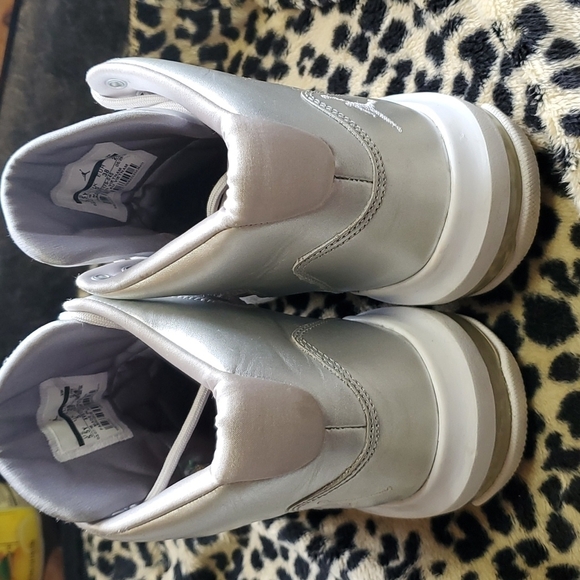 Jordan Max Aura SE Grade School Silver Metallic AV5175-040 5.5 youth - Picture 5 of 8